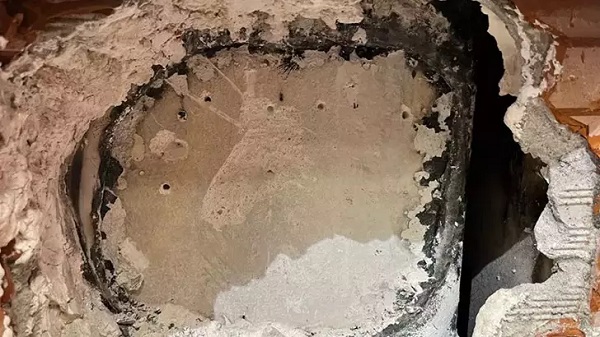 Akılalmaz soygun! Döviz bürosunun kasasına böyle ulaşmaya çalıştılar