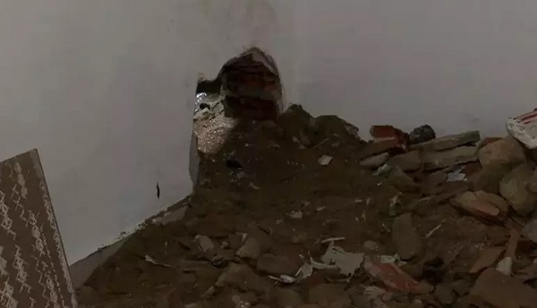 Foto - Akılalmaz soygun! Döviz bürosunun kasasına böyle ulaşmaya çalıştılar