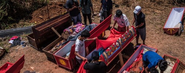 Foto - Akıllara durgunluk veren gelenek: Ölüleriyle birlikte yaşıyorlar