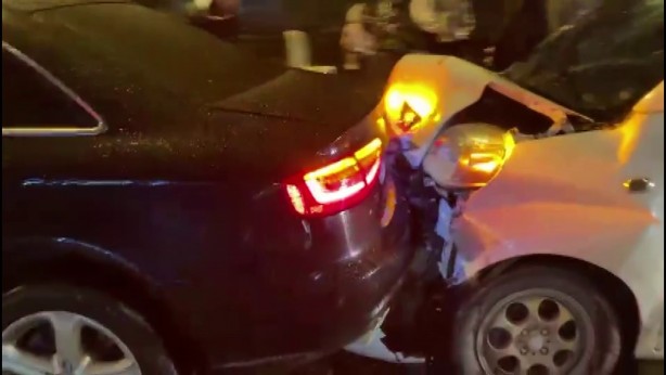 Foto - Akıllara durgunluk veren kaza! 2'si ağır 4 yaralı
