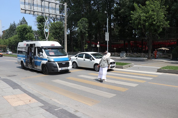 Foto - Akıllara durgunluk veren kaza! Karayolunda teknenin altında kaldı
