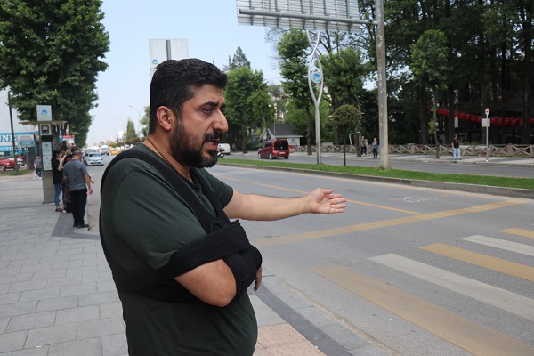 Foto - Akıllara durgunluk veren kaza! Karayolunda teknenin altında kaldı