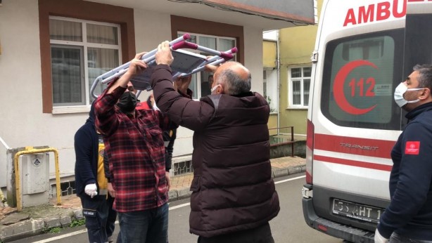 Foto - Akıllara durgunluk veren olay! Demir merdiven kafasına saplandı