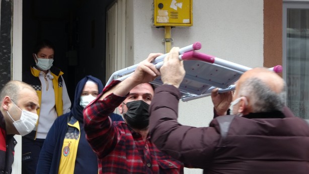 Foto - Akıllara durgunluk veren olay! Demir merdiven kafasına saplandı