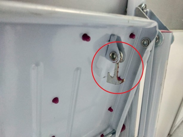 Foto - Akıllara durgunluk veren olay! Demir merdiven kafasına saplandı