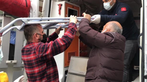 Foto - Akıllara durgunluk veren olay! Demir merdiven kafasına saplandı