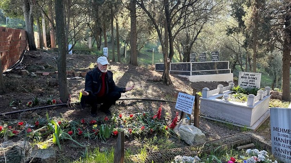 Foto - Akıllara durgunluk veren olay! Ölmeden önce yaptırdığı mezarda yatıyor