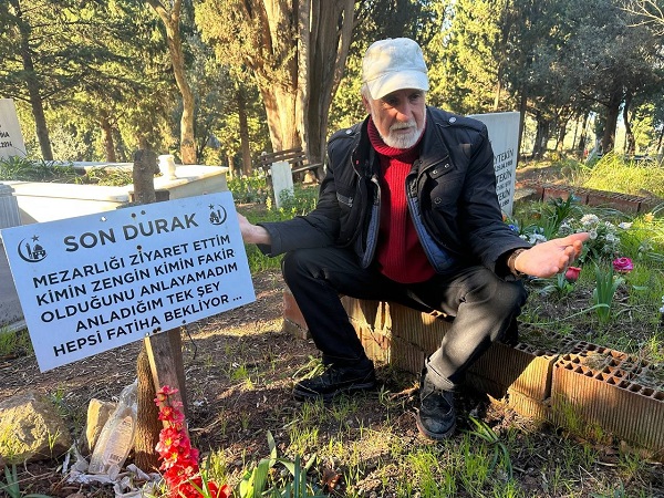 Foto - Akıllara durgunluk veren olay! Ölmeden önce yaptırdığı mezarda yatıyor