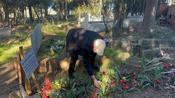 Foto - Akıllara durgunluk veren olay! Ölmeden önce yaptırdığı mezarda yatıyor