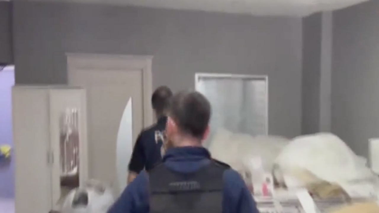 Foto - Akıllara durgunluk veren olay! Sözde tesettür mağazasında bakın hangi rezilliğe imza atmışlar 