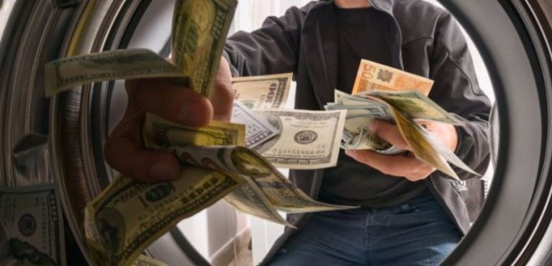 Foto - Akıllı telefon devine ağır suçlama