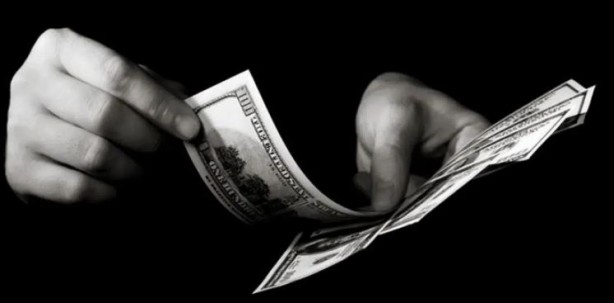 Foto - Akıllı telefon devine ağır suçlama