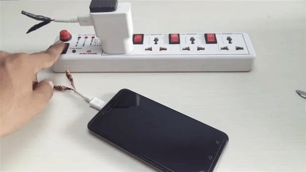 Foto - Akıllı telefon kullananlar dikkat! Evde kablosuz şarj böyle yapılır