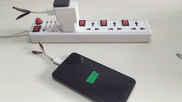 Foto - Akıllı telefon kullananlar dikkat! Evde kablosuz şarj böyle yapılır