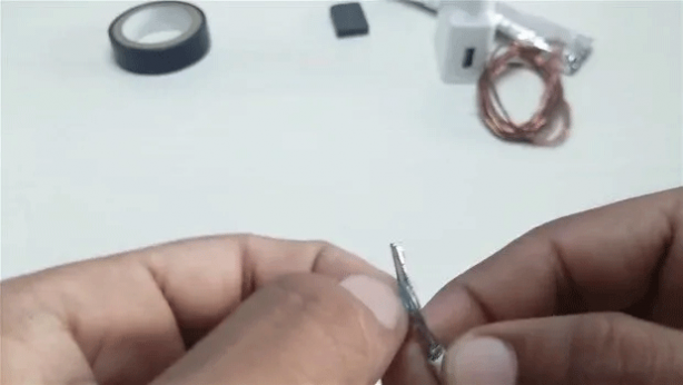 Foto - Akıllı telefon kullananlar dikkat! Evde kablosuz şarj böyle yapılır