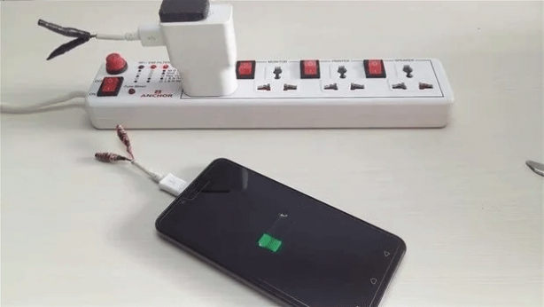 Foto - Akıllı telefon kullananlar dikkat! Evde kablosuz şarj böyle yapılır