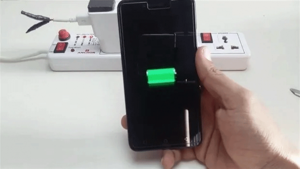 Foto - Akıllı telefon kullananlar dikkat! Evde kablosuz şarj böyle yapılır