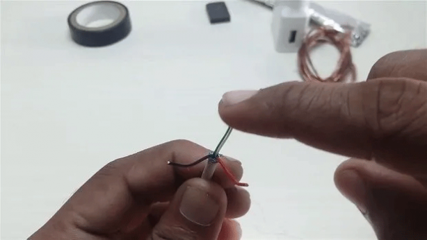 Foto - Akıllı telefon kullananlar dikkat! Evde kablosuz şarj böyle yapılır