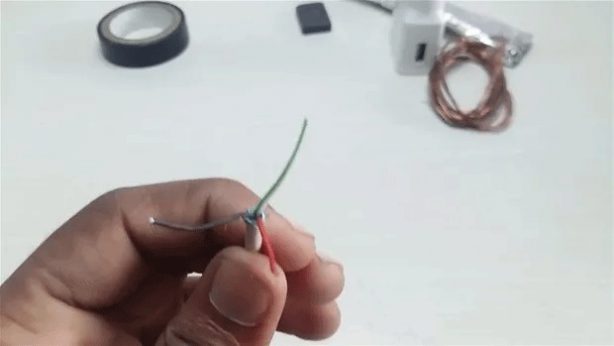 Foto - Akıllı telefon kullananlar dikkat! Evde kablosuz şarj böyle yapılır