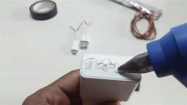 Foto - Akıllı telefon kullananlar dikkat! Evde kablosuz şarj böyle yapılır