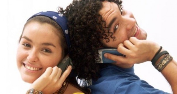 Foto - Telefon kullanırken bunu yapmazsanız...