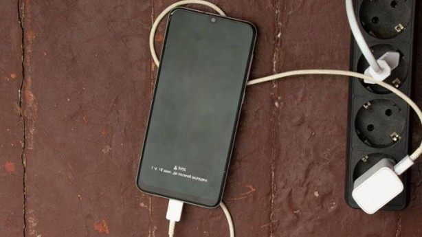 Foto - Akıllı telefonu şarj ederken bunu yapın! Pil süresi 2 kat fazla dayanıyor
