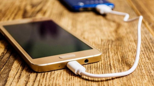 Akıllı telefonu şarj ederken bunu yapın! Pil süresi 2 kat fazla dayanıyor