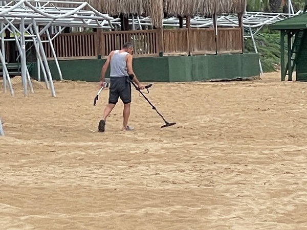 Foto - Akın akın gidiyorlar! O plaj define avcıların hedefi oldu