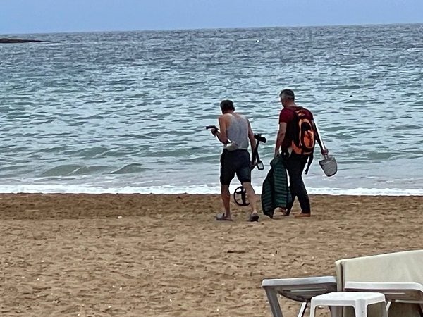 Foto - Akın akın gidiyorlar! O plaj define avcıların hedefi oldu