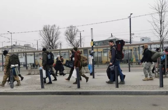 Foto - Akın akın gidiyorlar! Rusya'ya karşı savaşmak için yola çıktılar