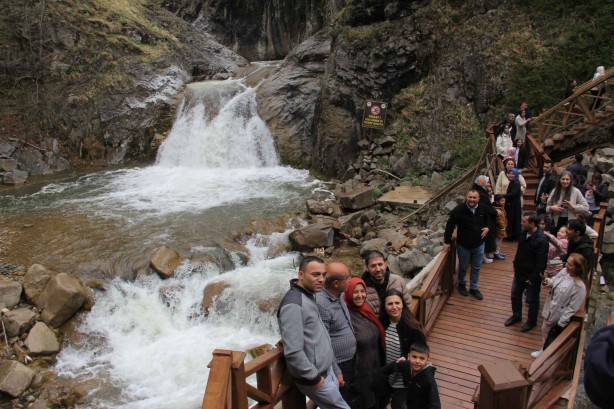 Foto - Akın akın insanların uğrak yeri Mavigöl'ün cazibesi her geçen yıl artıyor! 