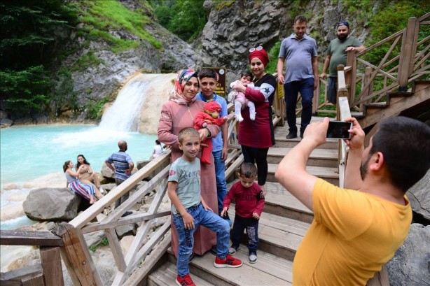 Foto - Akın akın insanların uğrak yeri Mavigöl'ün cazibesi her geçen yıl artıyor! 