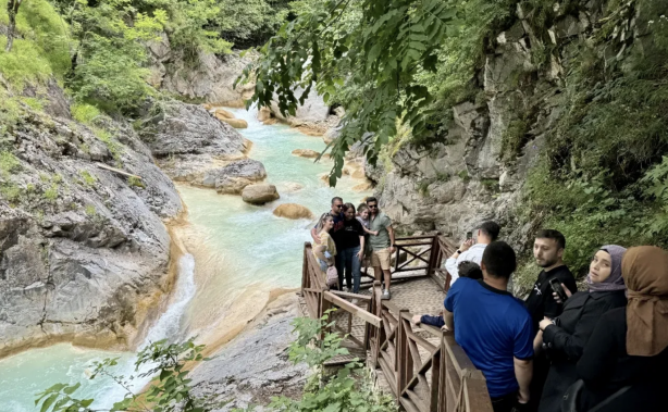 Foto - Akın akın insanların uğrak yeri Mavigöl'ün cazibesi her geçen yıl artıyor! 