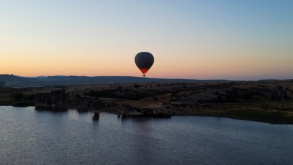Foto - Akın akın turist çekiyor! Dağın içindeki gizli hazine