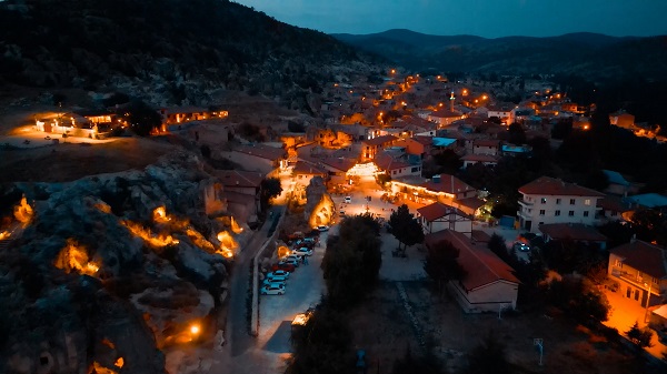 Foto - Akın akın turist çekiyor! Dağın içindeki gizli hazine
