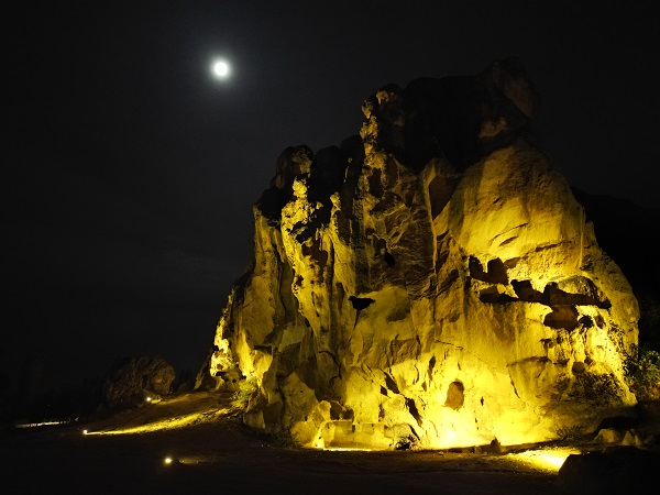 Foto - Akın akın turist çekiyor! Dağın içindeki gizli hazine