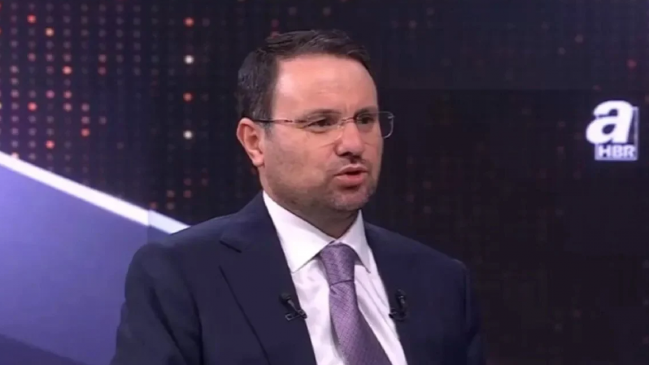 Akın Gürlek ayağının tozuyla duyurdu: Sosyal medyada yorum yapanlara kimlik zorunluluğu!