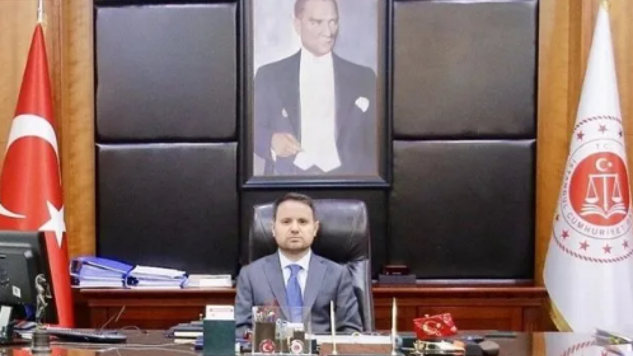 Foto - Akın Gürlek'in evinin önünde neler oluyor: Motosikletli iki kişi o soru sonrası apar topar gözaltına alındı