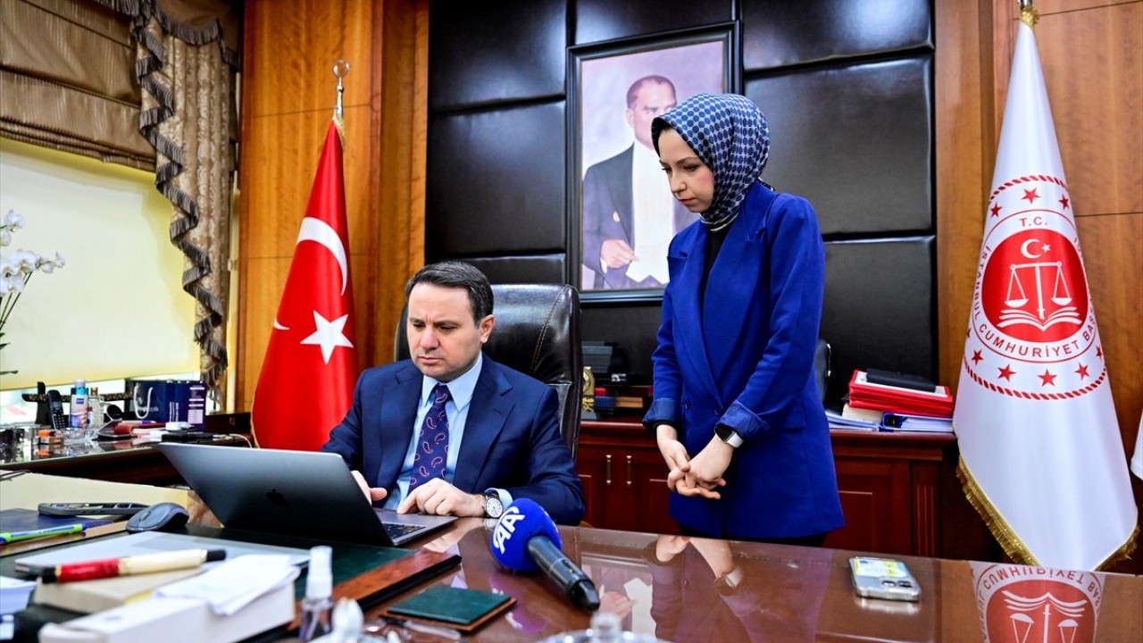 Foto - Akın Gürlek'in evinin önünde neler oluyor: Motosikletli iki kişi o soru sonrası apar topar gözaltına alındı