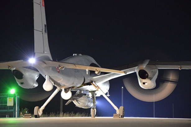 Foto - Akıncı havada gözler ekranda! Operasyon gecesinden dikkat çeken ayrıntı!