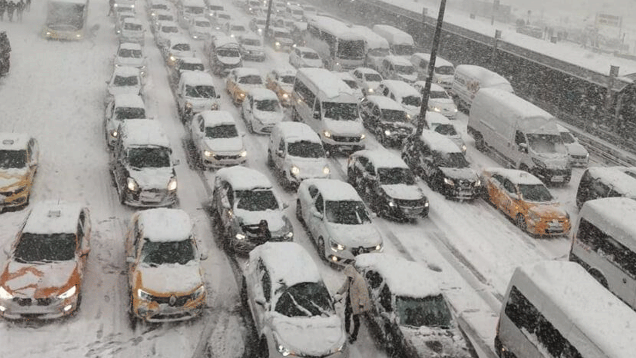 AKOM gün verip uyardı! İstanbul'a kar yağışı kuvvetli geliyor