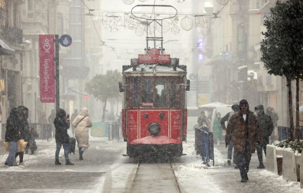 Foto - Beklenen ve özlenen an geldi! AKOM saat verip uyardı! İstanbul’da kar yağışı başlıyor!