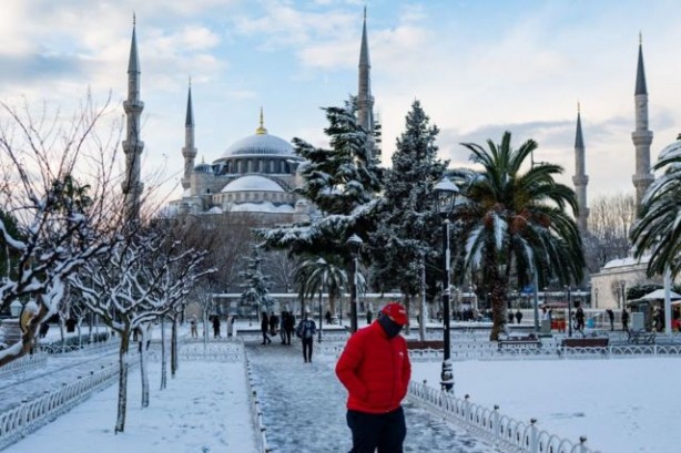 Beklenen ve özlenen an geldi! AKOM saat verip uyardı! İstanbul’da kar yağışı başlıyor!