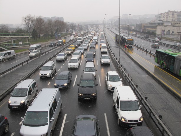 Foto - Beklenen ve özlenen an geldi! AKOM saat verip uyardı! İstanbul’da kar yağışı başlıyor!