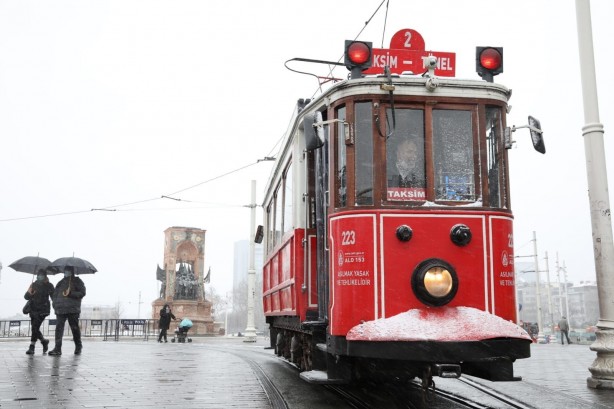 Foto - Beklenen ve özlenen an geldi! AKOM saat verip uyardı! İstanbul’da kar yağışı başlıyor!