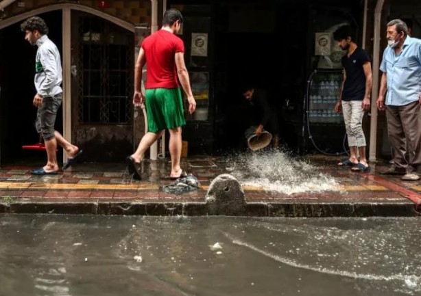 Sağanak yağışın ardından AKOM'dan beş ilçeye önemli uyarı