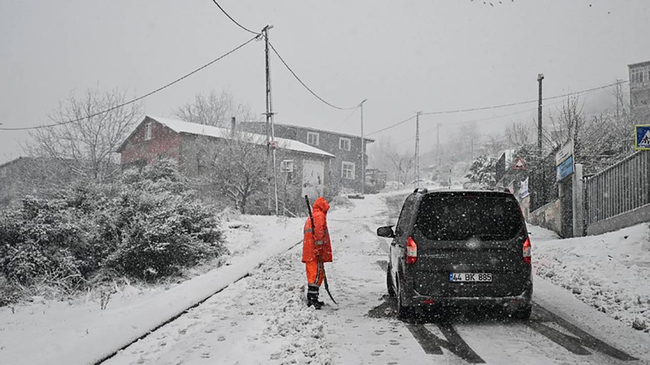 Foto - AKOM'dan kritik uyarı! İstanbul'da kar etkisini artırıyor, 9 ilçede okullar tatil