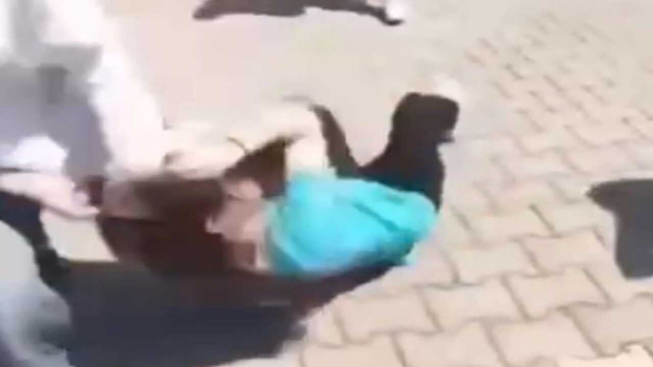 Foto - Akran zorbalığı dehşeti yaşattı! Kız çocuğu dakikalarca dövüldü