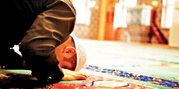 Foto - Akşam namazı nasıl kılınır? Akşam namazında hangi sureler okunur?