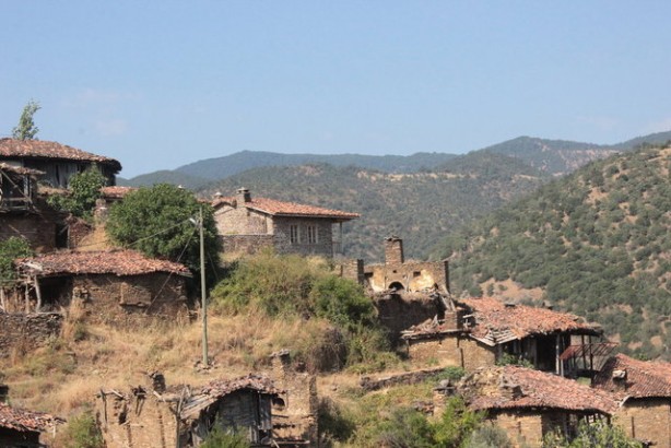Foto - 'Akşamları cinlerin bastığı köy' deniyordu! Esrarengiz köyün son hali ortaya çıktı